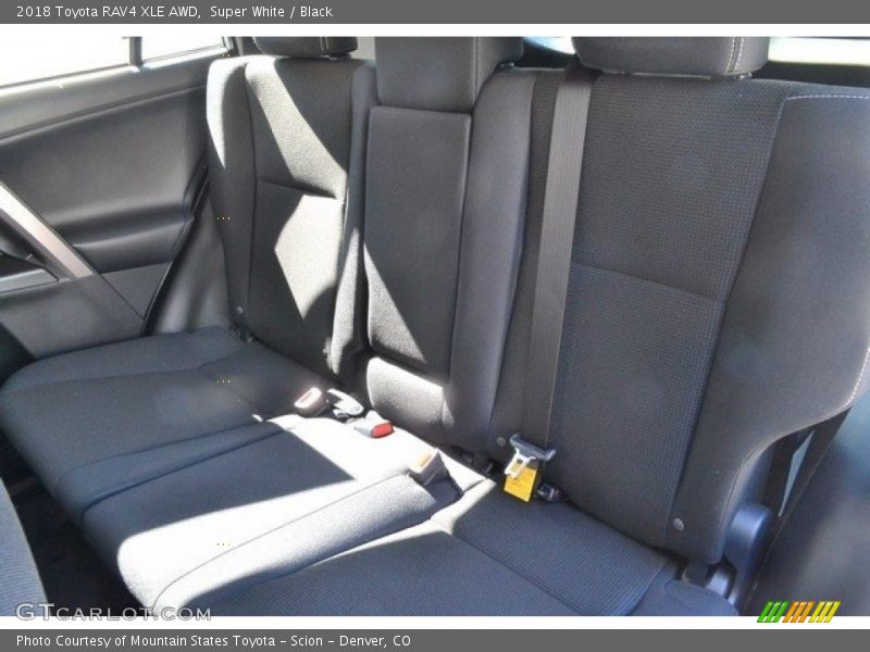 Super White / Black 2018 Toyota RAV4 XLE AWD