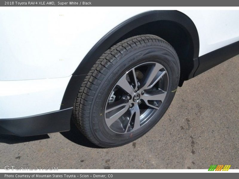 Super White / Black 2018 Toyota RAV4 XLE AWD