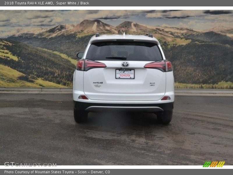 Super White / Black 2018 Toyota RAV4 XLE AWD