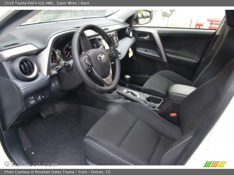 Super White / Black 2018 Toyota RAV4 XLE AWD
