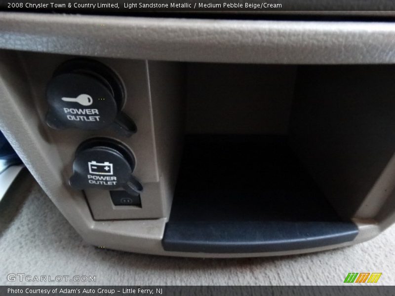 Light Sandstone Metallic / Medium Pebble Beige/Cream 2008 Chrysler Town & Country Limited