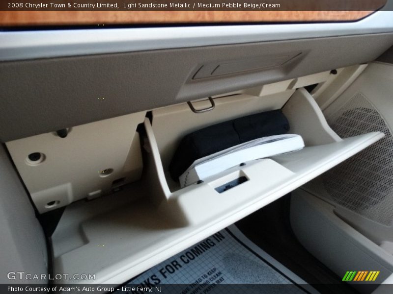 Light Sandstone Metallic / Medium Pebble Beige/Cream 2008 Chrysler Town & Country Limited