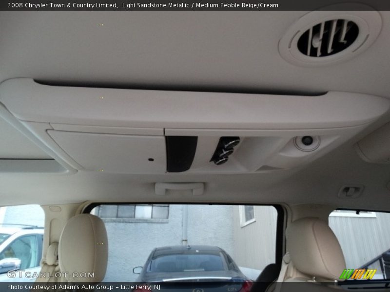 Light Sandstone Metallic / Medium Pebble Beige/Cream 2008 Chrysler Town & Country Limited