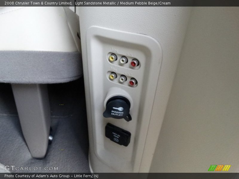 Light Sandstone Metallic / Medium Pebble Beige/Cream 2008 Chrysler Town & Country Limited