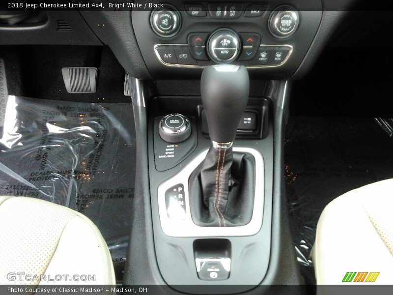 Bright White / Black 2018 Jeep Cherokee Limited 4x4