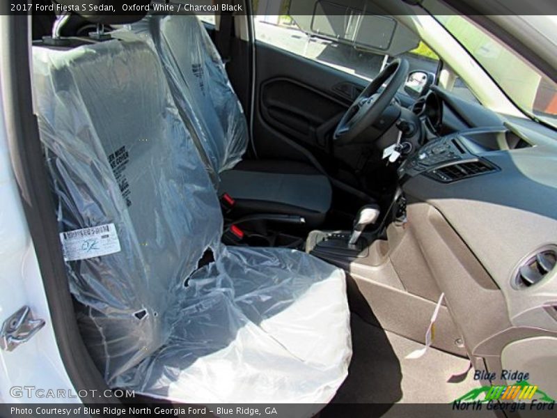 Oxford White / Charcoal Black 2017 Ford Fiesta S Sedan