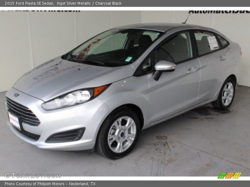 Ingot Silver Metallic / Charcoal Black 2015 Ford Fiesta SE Sedan