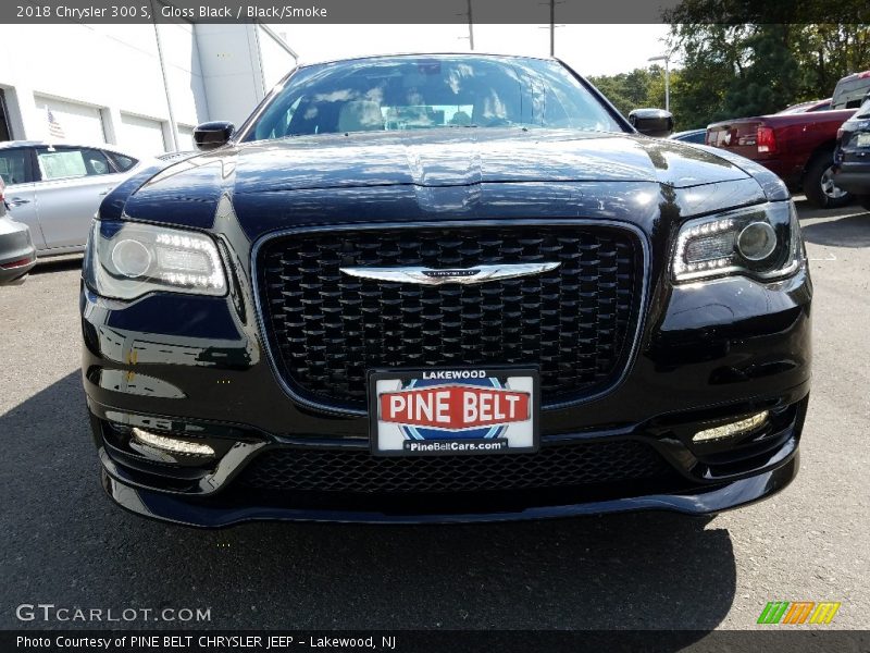 Gloss Black / Black/Smoke 2018 Chrysler 300 S