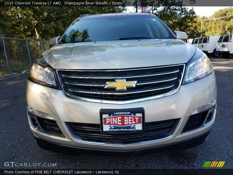 Champagne Silver Metallic / Ebony 2015 Chevrolet Traverse LT AWD