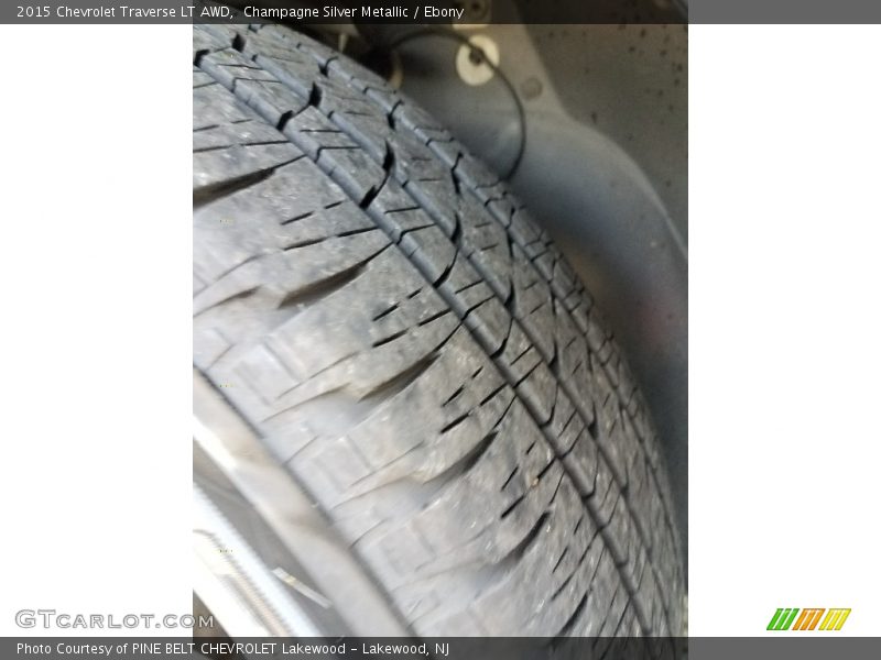 Champagne Silver Metallic / Ebony 2015 Chevrolet Traverse LT AWD