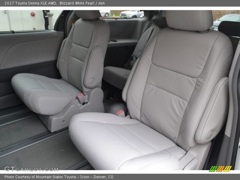 Blizzard White Pearl / Ash 2017 Toyota Sienna XLE AWD