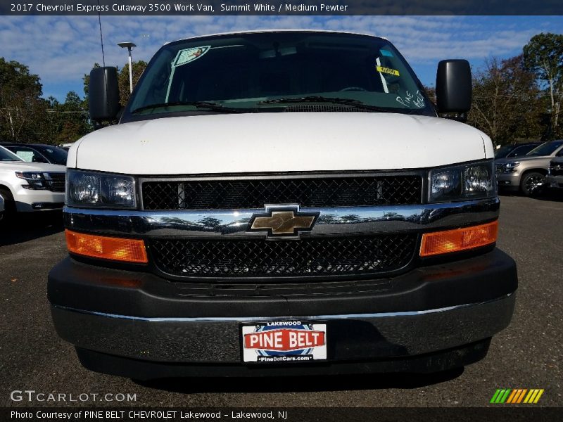Summit White / Medium Pewter 2017 Chevrolet Express Cutaway 3500 Work Van