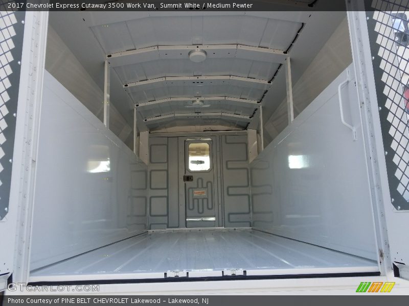 Summit White / Medium Pewter 2017 Chevrolet Express Cutaway 3500 Work Van