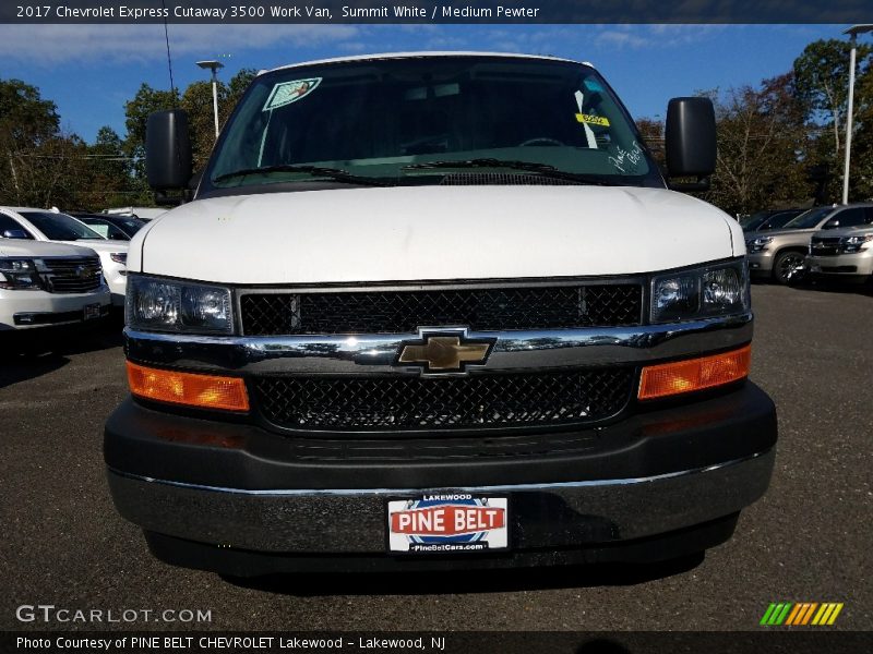 Summit White / Medium Pewter 2017 Chevrolet Express Cutaway 3500 Work Van