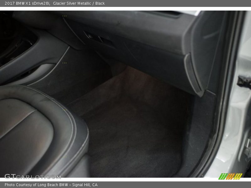 Glacier Silver Metallic / Black 2017 BMW X1 sDrive28i