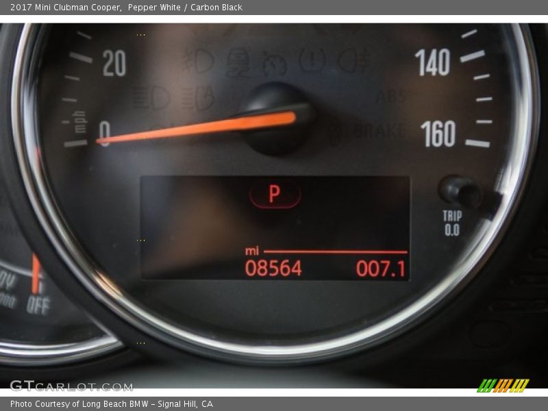 Pepper White / Carbon Black 2017 Mini Clubman Cooper