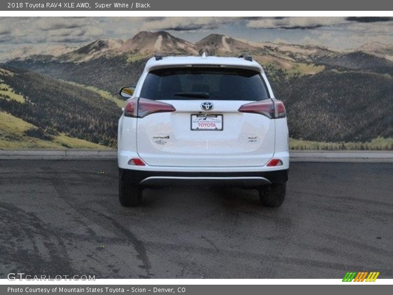 Super White / Black 2018 Toyota RAV4 XLE AWD