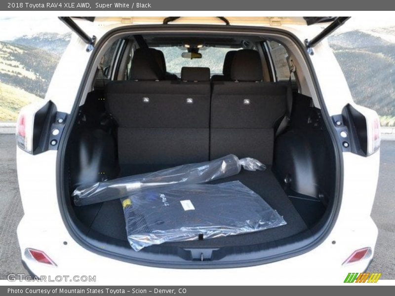 Super White / Black 2018 Toyota RAV4 XLE AWD