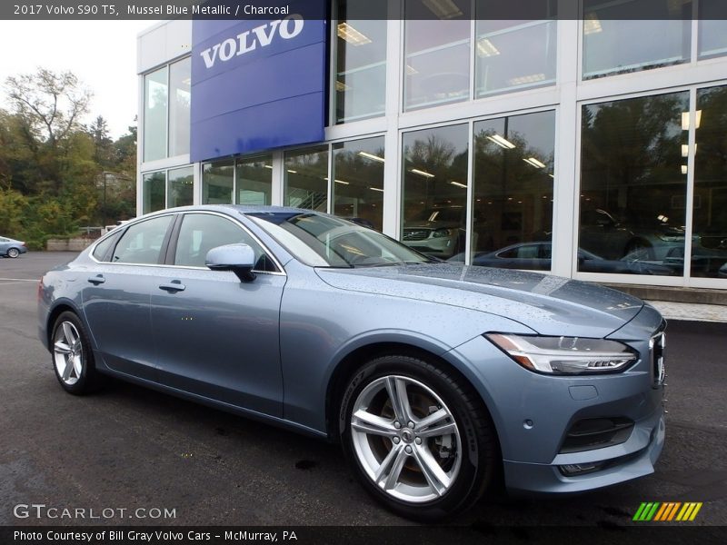 Front 3/4 View of 2017 S90 T5