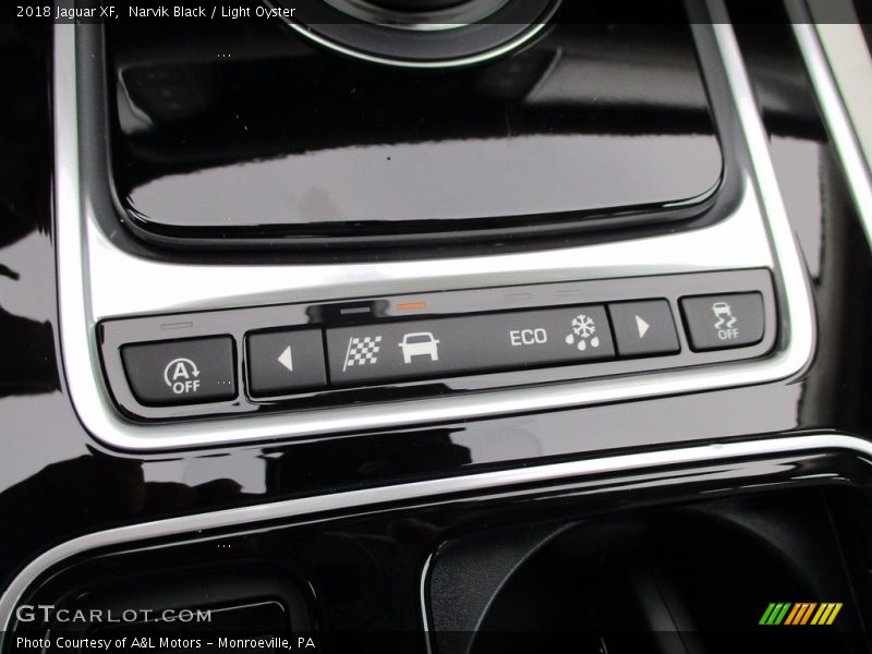 Narvik Black / Light Oyster 2018 Jaguar XF
