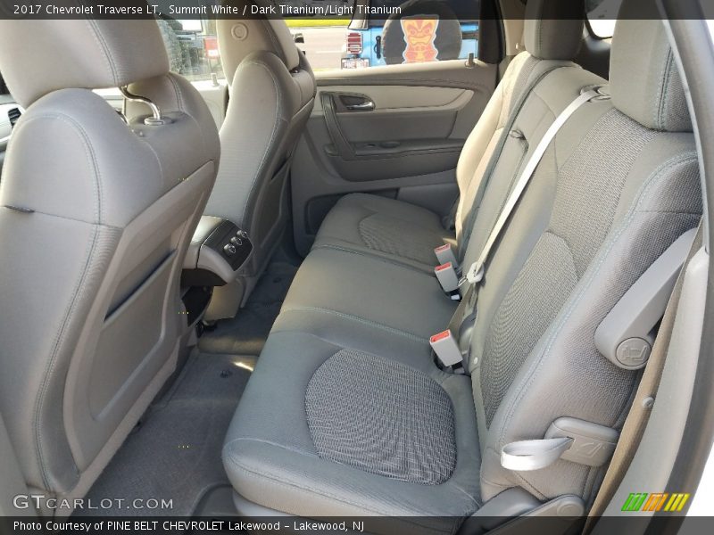 Summit White / Dark Titanium/Light Titanium 2017 Chevrolet Traverse LT