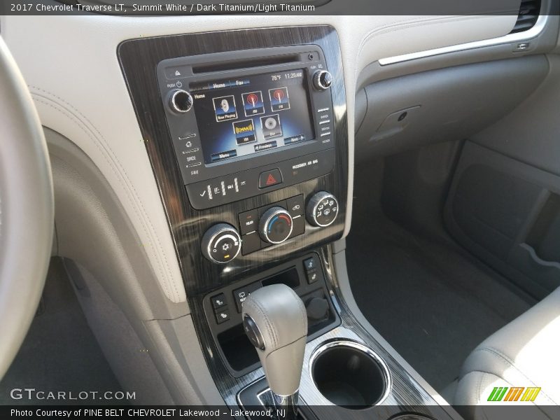 Summit White / Dark Titanium/Light Titanium 2017 Chevrolet Traverse LT