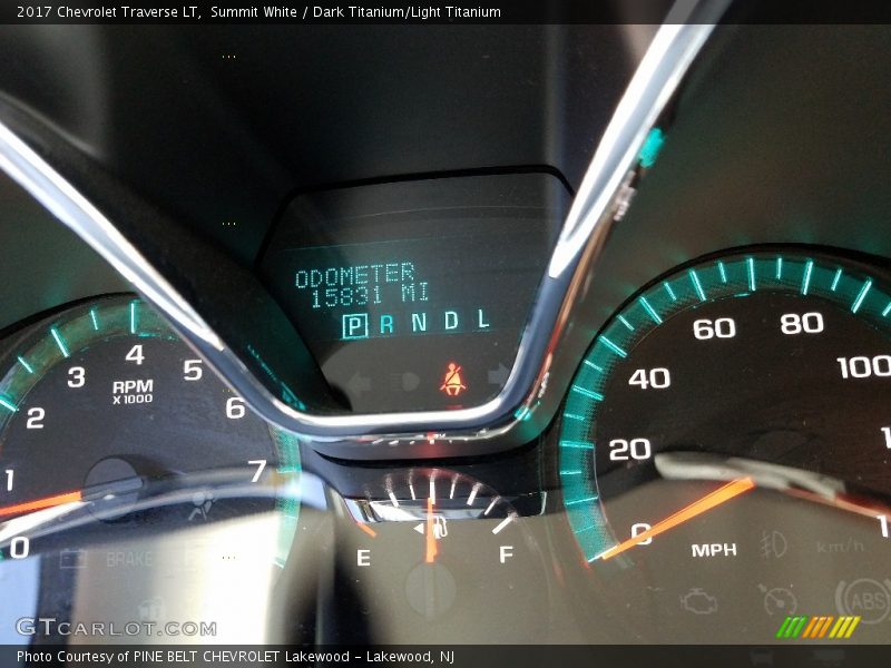 Summit White / Dark Titanium/Light Titanium 2017 Chevrolet Traverse LT