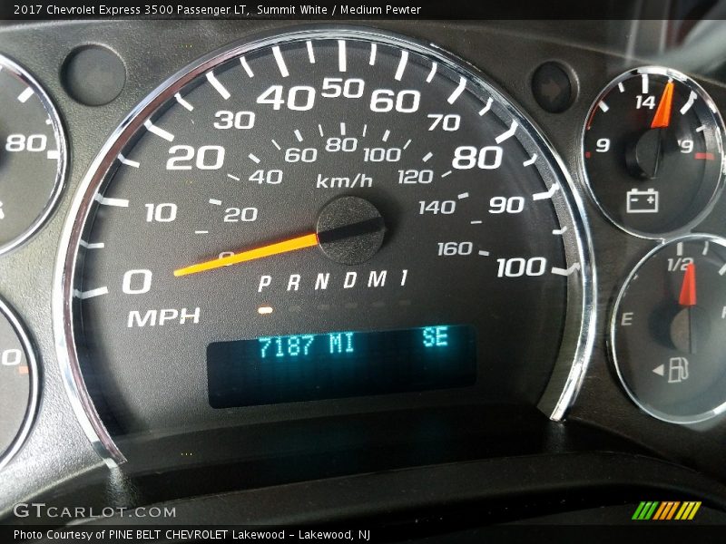 Summit White / Medium Pewter 2017 Chevrolet Express 3500 Passenger LT