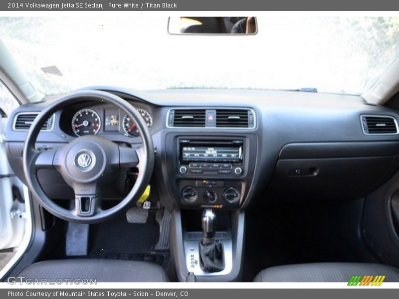 Pure White / Titan Black 2014 Volkswagen Jetta SE Sedan