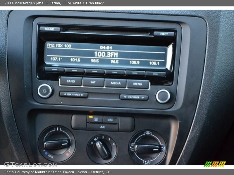 Pure White / Titan Black 2014 Volkswagen Jetta SE Sedan