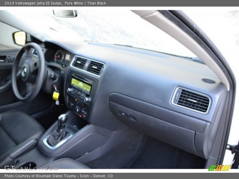 Pure White / Titan Black 2014 Volkswagen Jetta SE Sedan