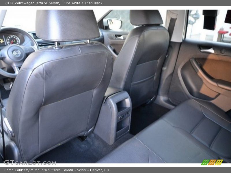 Pure White / Titan Black 2014 Volkswagen Jetta SE Sedan