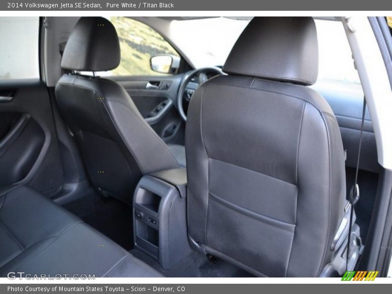 Pure White / Titan Black 2014 Volkswagen Jetta SE Sedan