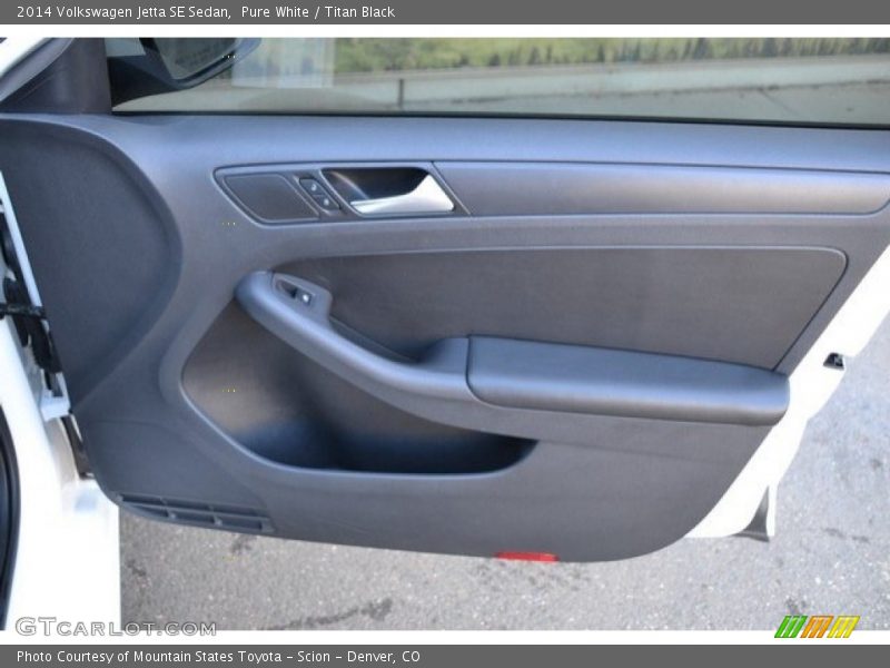 Pure White / Titan Black 2014 Volkswagen Jetta SE Sedan