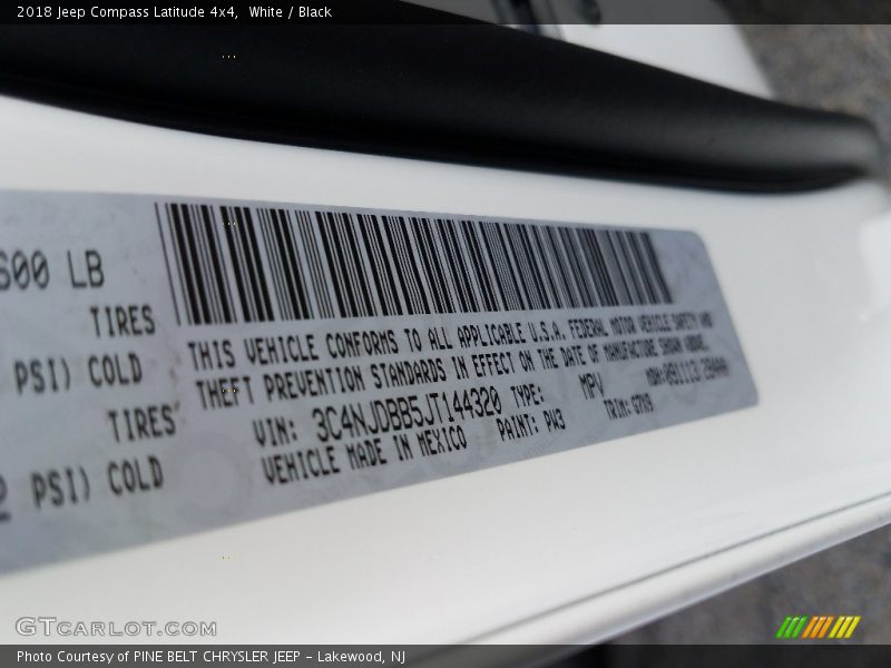 White / Black 2018 Jeep Compass Latitude 4x4