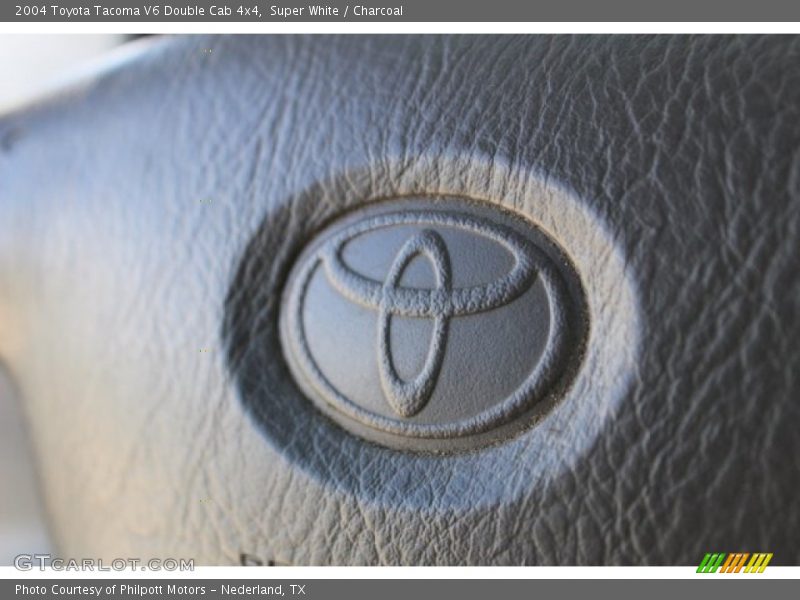 Super White / Charcoal 2004 Toyota Tacoma V6 Double Cab 4x4
