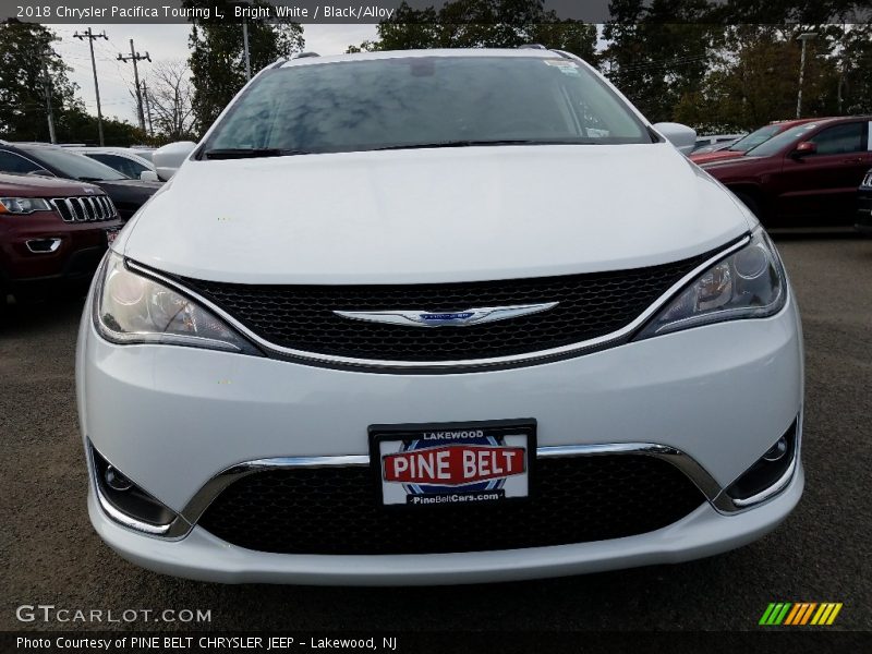 Bright White / Black/Alloy 2018 Chrysler Pacifica Touring L