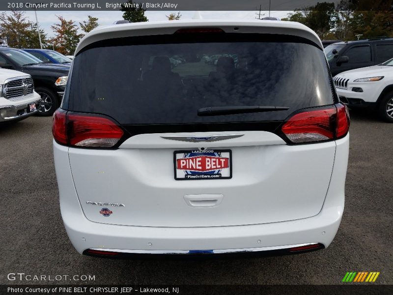 Bright White / Black/Alloy 2018 Chrysler Pacifica Touring L