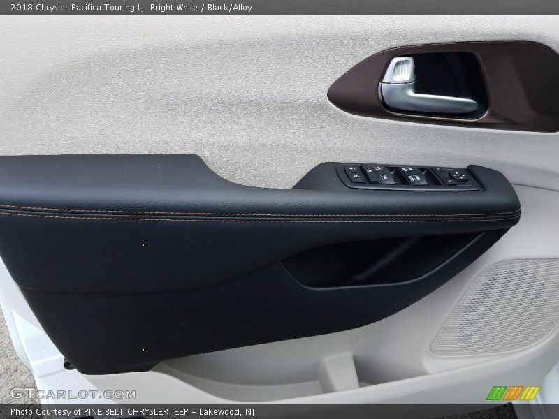 Bright White / Black/Alloy 2018 Chrysler Pacifica Touring L