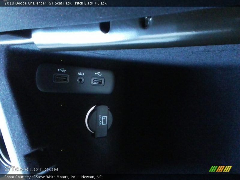 Pitch Black / Black 2018 Dodge Challenger R/T Scat Pack
