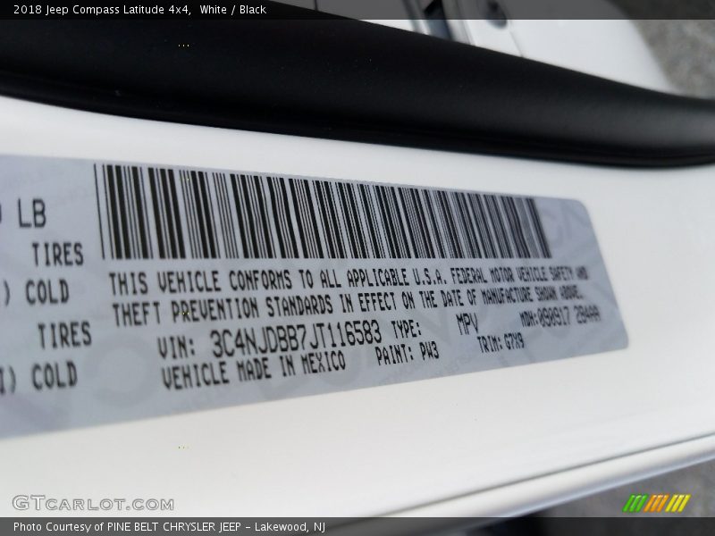 White / Black 2018 Jeep Compass Latitude 4x4