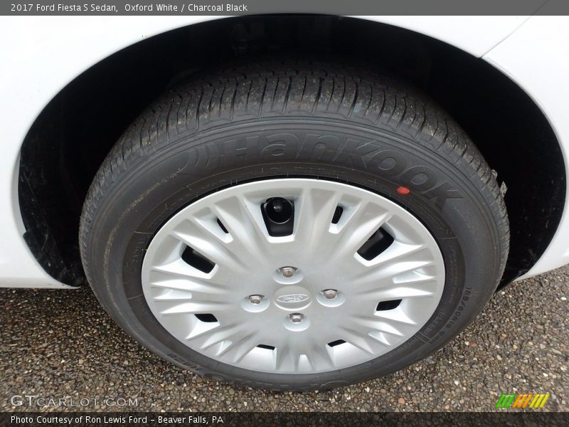 Oxford White / Charcoal Black 2017 Ford Fiesta S Sedan