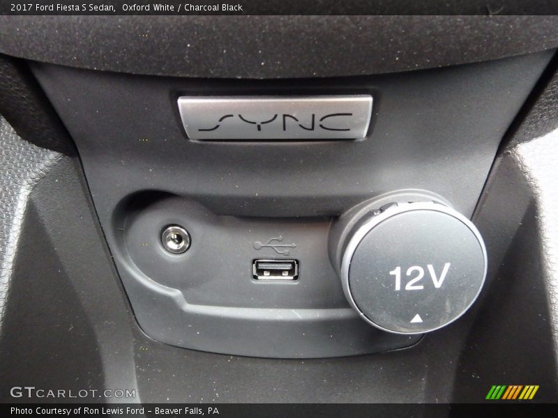Oxford White / Charcoal Black 2017 Ford Fiesta S Sedan