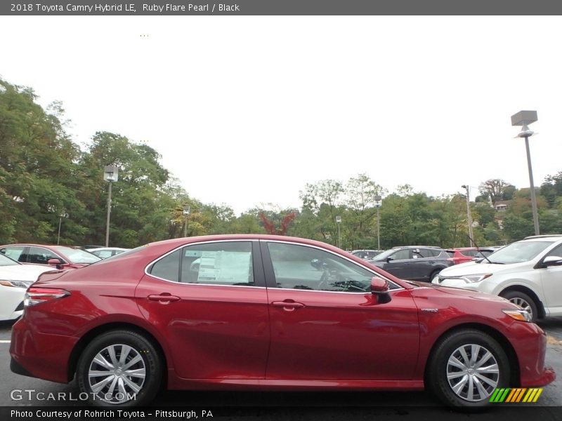 Ruby Flare Pearl / Black 2018 Toyota Camry Hybrid LE
