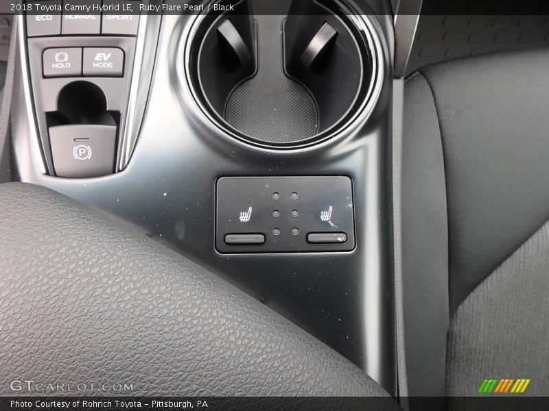 Ruby Flare Pearl / Black 2018 Toyota Camry Hybrid LE
