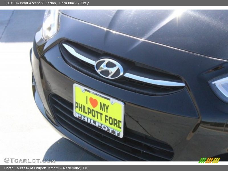 Ultra Black / Gray 2016 Hyundai Accent SE Sedan
