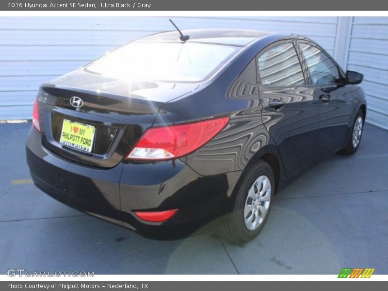 Ultra Black / Gray 2016 Hyundai Accent SE Sedan