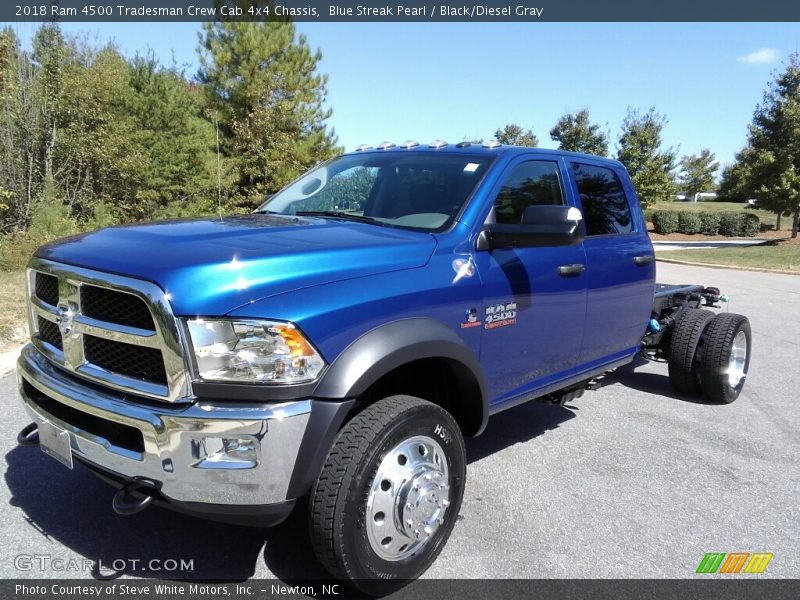 Front 3/4 View of 2018 4500 Tradesman Crew Cab 4x4 Chassis