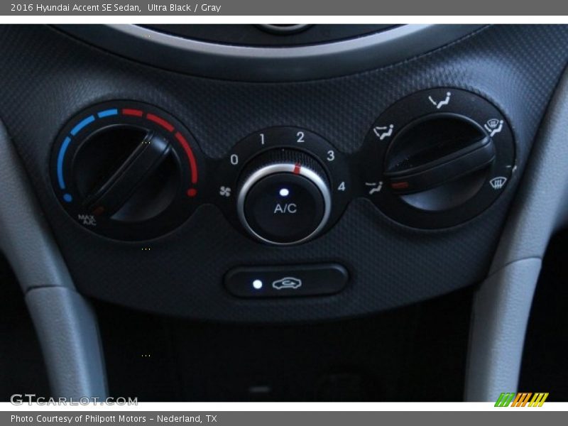Ultra Black / Gray 2016 Hyundai Accent SE Sedan
