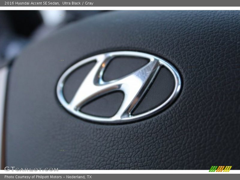 Ultra Black / Gray 2016 Hyundai Accent SE Sedan